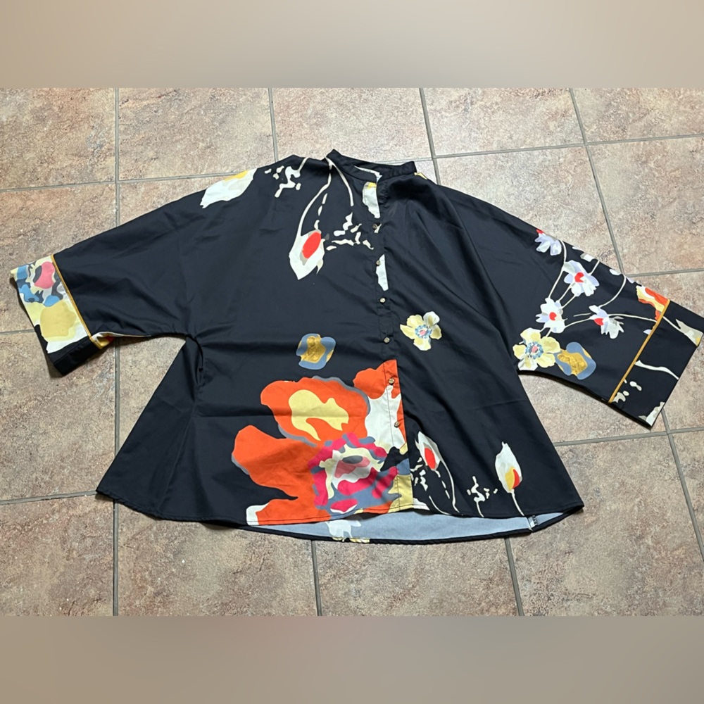 Lulusara Black Floral Shirt size M vacation summer lightweight